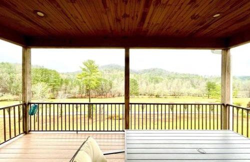Peaceful family cabin near fishing with over 100 acres of mountain and field trails to explore! 2 Bedroom Cabin by RedAwning - Foto 26