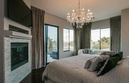 Luxury Contemporary Sanctuary w/ Pool and Views! - Foto 48