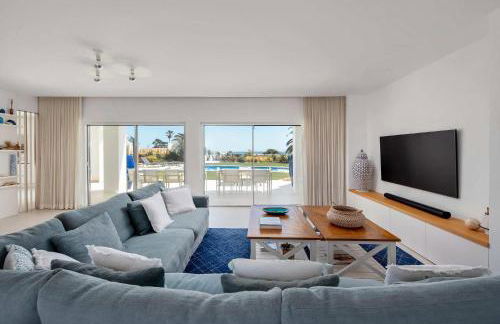 Charming Villa with Pool & Scenic Garden - Foto 6