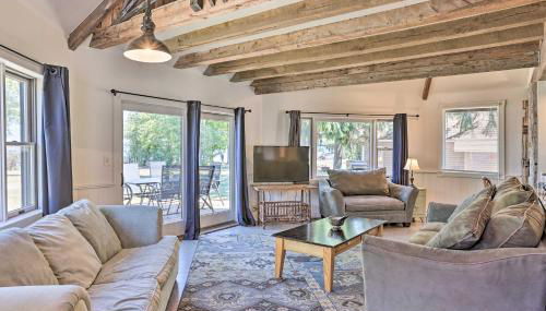 Less Than 1 Mi to Dtwn! Lakefront Manitou Cottage - Foto 5