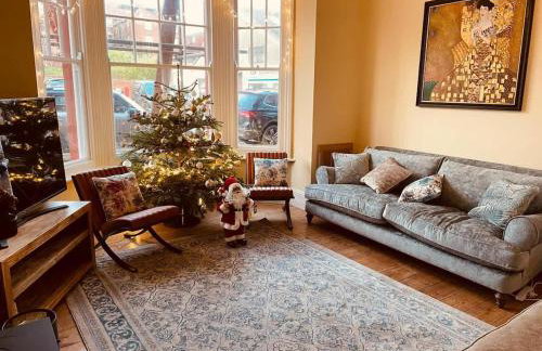 6BR Luxury Beach House Hot Tub & Sea Views - Foto 26