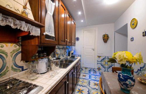 Giallo Napoletano Home - Photo 23