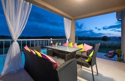 Family holiday house with private pool and playground - Foto 6