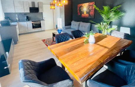 The Villa Toscana, a serene retreat in Center of Friedrichshafen City with lush green lawns, terrace & private garage- Lidl, Bakery walking distance- Bodenseecenter, Sportsbad 3 mins, Lake 7 mins - Foto 23