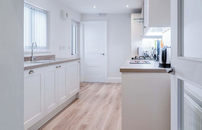 Fleet Street - 2 Bedroom - Swansea - Photo 12