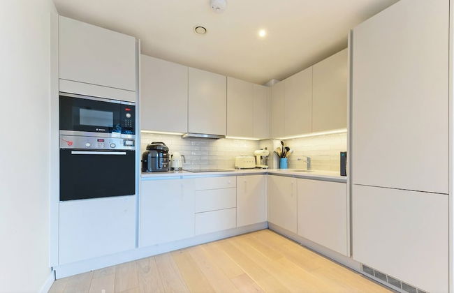 Lovely Luminous 3 Bed Flat, With Secure Ev Parkng - Foto 10