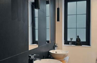 Gallery Room 01 - Photo 13