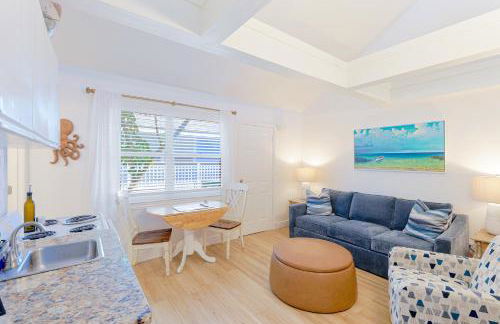 Newly remodeled 8-steps to sand path of Beach! - Foto 4