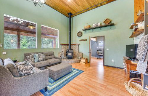 Rustic and Modern Home with Forest Views in Newport! - Foto 3