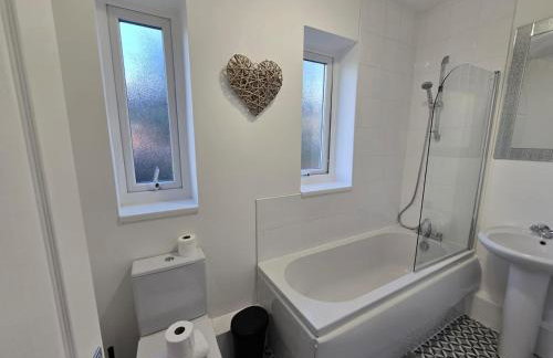 Spacious 3BR Sleeps 6 Ideal for All Stays - Foto 2