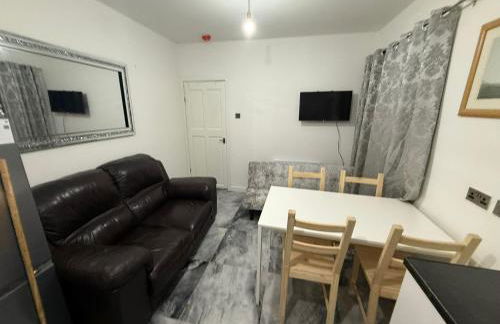 Modern 2-BDR APT in Ashton-under-Lyne By Kammili Properties Short Lets - Foto 3