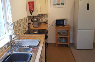 Beechcroft 2 bed part house - Photo 14