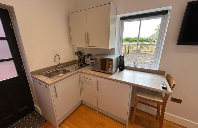 Romantic King Bed Countryside Couples Cabin - Photo 6