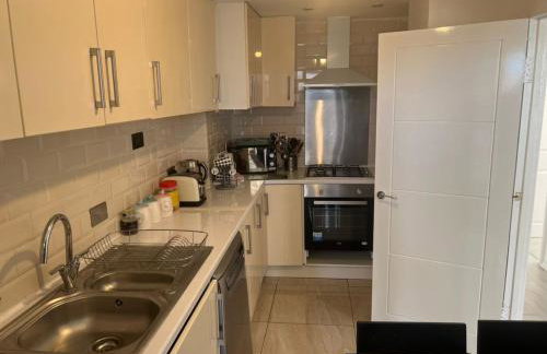Cosy 2-Bedroom Flat in Finsbury Park, Modern, Convenient & Close to Central London! - Foto 12