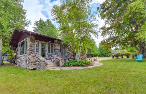 1 Mi to Dtwn! Lakefront Earl Young Charlevoix Home - Foto 35