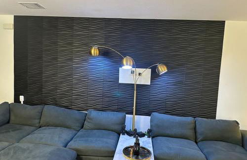 Cozy Stay with Pool Relax with Easy Access to Highway - Foto 56