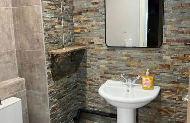 Apothecary Hall - Snowdonia - Photo 14