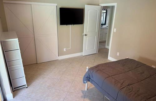 3 bed 2 bath pool house with water access - Foto 18