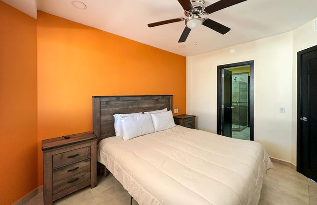 Poolside Family Retreat 2BR Condo - Foto 18