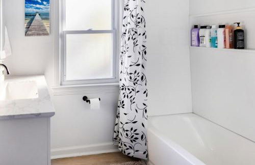 Euclid Near Lake Erie Cleveland king bed - Foto 68