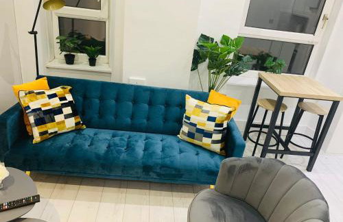 Cheerful 2 Bedroom Homely Apartment, Sleeps 4 Guest Comfy, 3x Double Bed, Parking, Free WiFi, Suitable For Business, Leisure Guest,Glasgow, Glasgow West End, Near City Centre, Perfect For Common Wealth Games 2026 - Foto 13