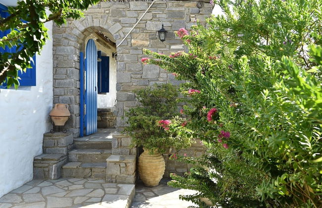 Sophia Villa Paros - Beachfront Villa at Lolantonis - Photo 63