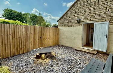 Four Counties Cottage in Collyweston by Amber Stays, Perfect for Getaways with Free Parking - Foto 13