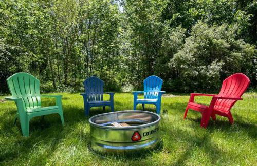 Little Blue Cottage: a wooded getaway near beaches and towns - Foto 3