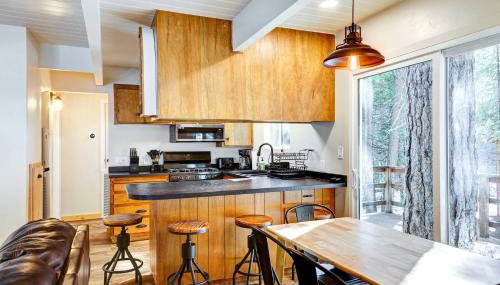 Hike, Fish and Explore California Cabin with Deck! - Foto 3