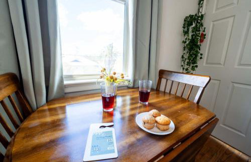 Bloom and Relax Historic 1BR in Downtown - Foto 38