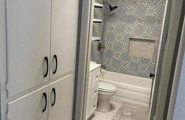 Comfy, contemporary quiet retreat vacation home with views - Foto 12