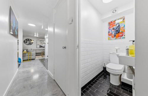 New Modern Hybrid 4 Bedrooms 7 Bed apartment 12 guest capacity - Foto 16