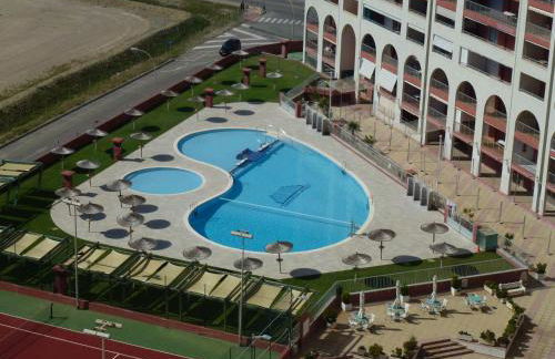 Espectacular terraza y vistas en 1a línea de playa - Foto 8