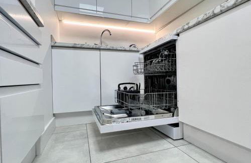 Borage House- Crawley,3BR House, Wifi, Parking, Close to Gatwick Airport, Contractor friendly, short and long term stays welcome - Foto 46