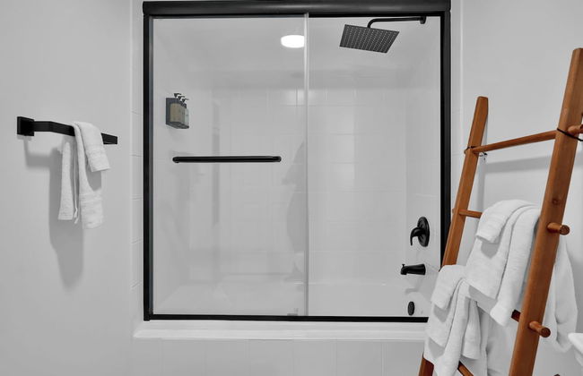 Serene Cozy Retreat with Balcony - Foto 41