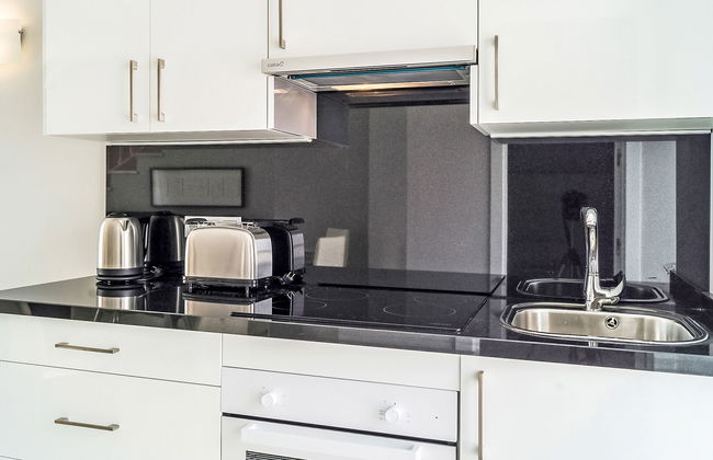 2 bedroom Apartment in Marbella with swimming pool and garden - Photo 9