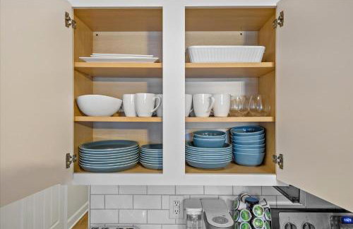 Steps away from Mass Ave Restaurants and Big Patio - Foto 14