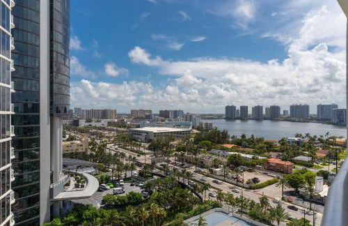 Sunny Isles 1BDR Sea View and Pool - Foto 31