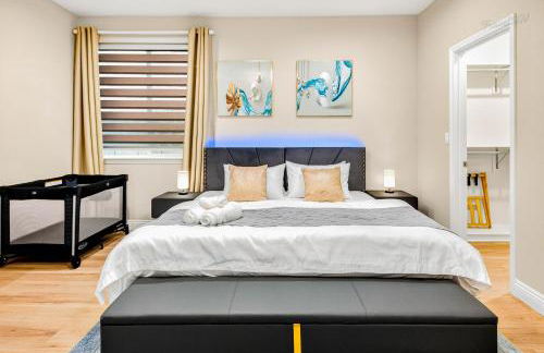 Spacious 9BR Home with Parking and Near DTLA - Foto 79