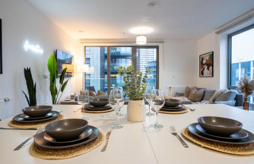 Central Wembley Stadium Luxe Stay with Pool Table - Foto 51