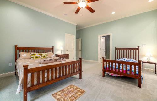 Riverbend Lodge Spacious Riverfront Home with Hot Tub Pool & Mountain view - Foto 34