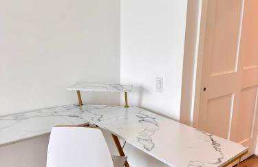 Peaceful Quiet Spacious New Modern Penthouse 3-Bedroom Apartment with a Balcony - Foto 31