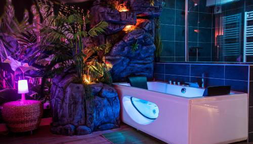 SECRET SUITE "Jungle" - Jacuzzi privatif - Gare RER C - Proche Paris - Foto 4