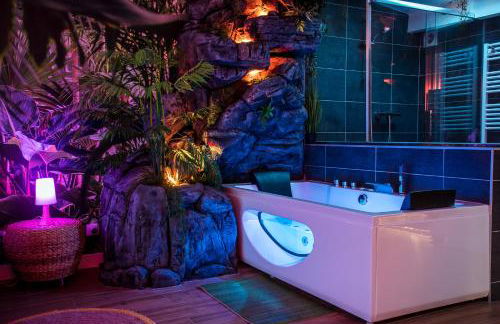 SECRET SUITE "Jungle" - Jacuzzi privatif - Gare RER C - Proche Paris - Foto 4