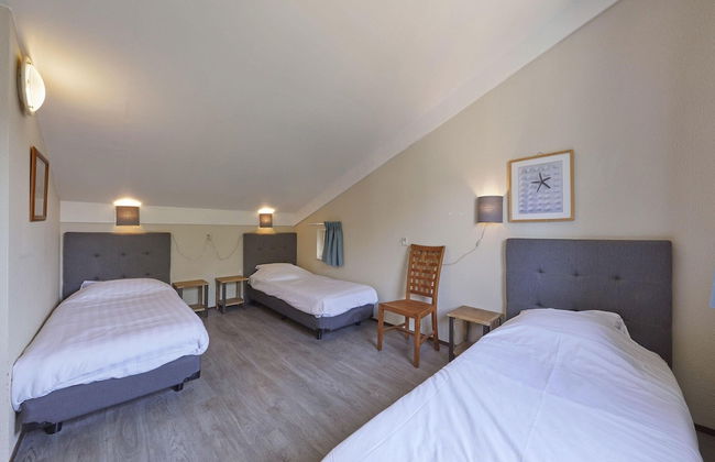 Villa in Kijkduin Near North Sea Beach - Photo 4