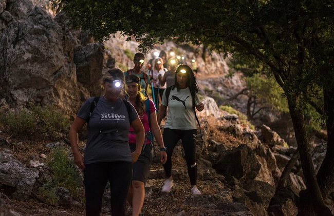 Caminata al atardecer Profitis Ilias Mountain - Foto 6
