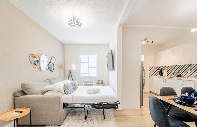 TWO Bedroom Apartment - Photo 11