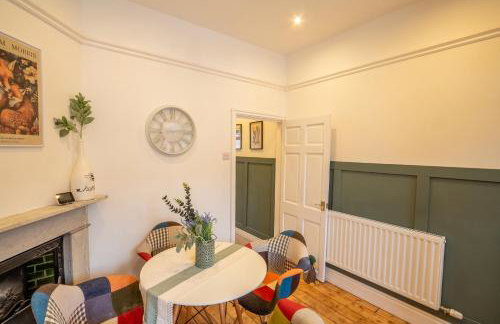 The Narrow House - Victorian house bursting with character & parking - Foto 32