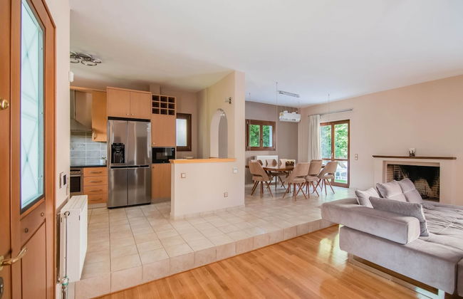 Inviting Villa in Anavissos With Communal Pool - Foto 15