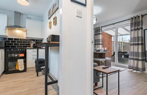 Telford Centre House with Parking, Garden, Wi-Fi - Photo 18